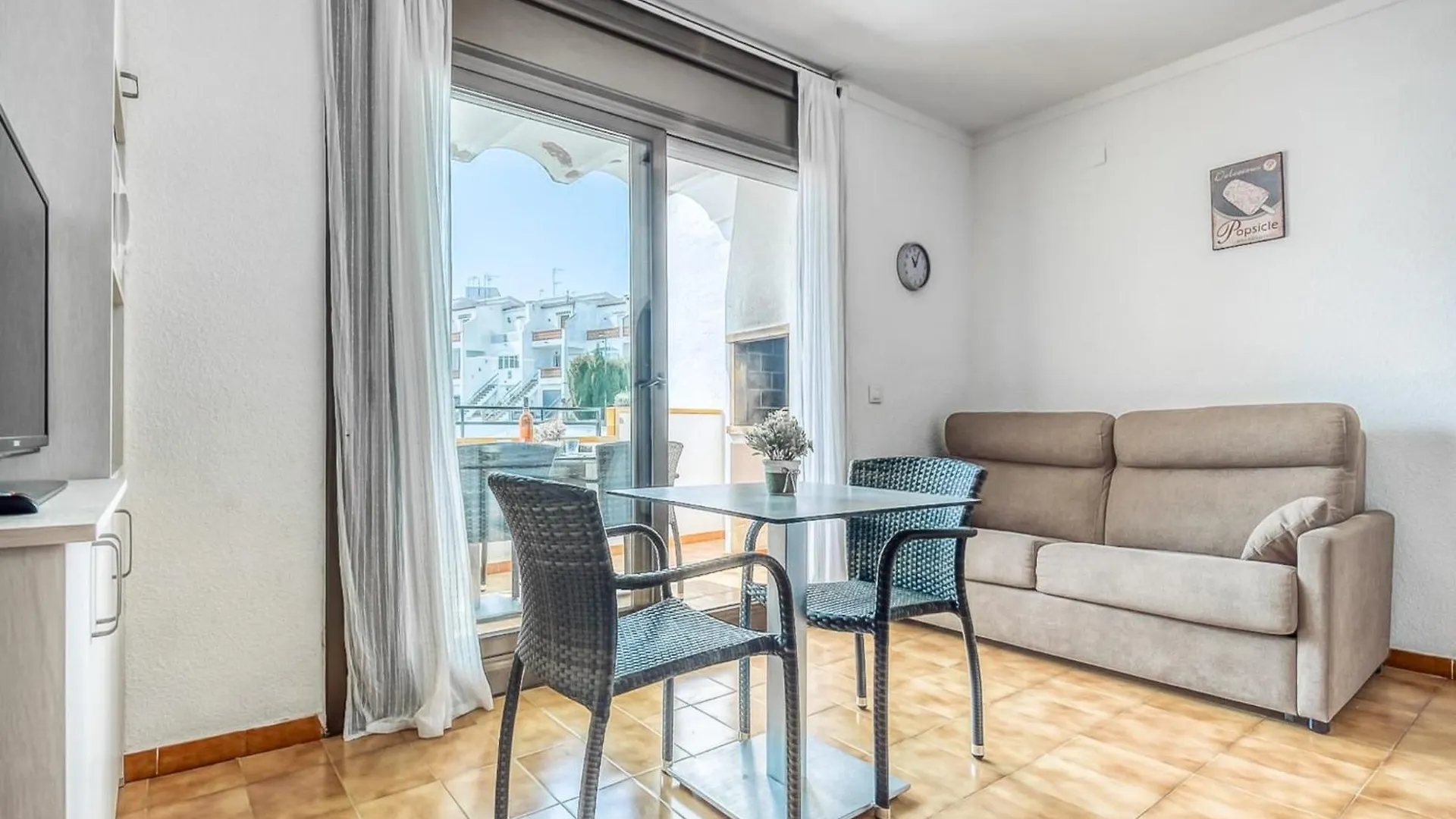 Apartment With View Ρόζες