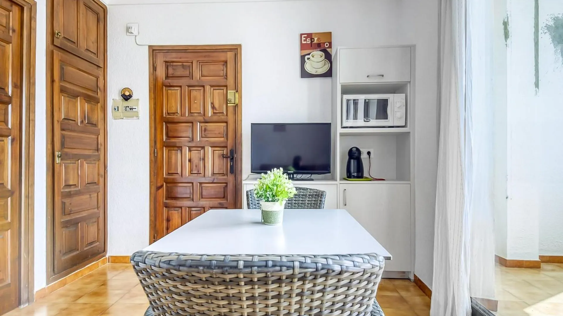 Apartment With View Ρόζες