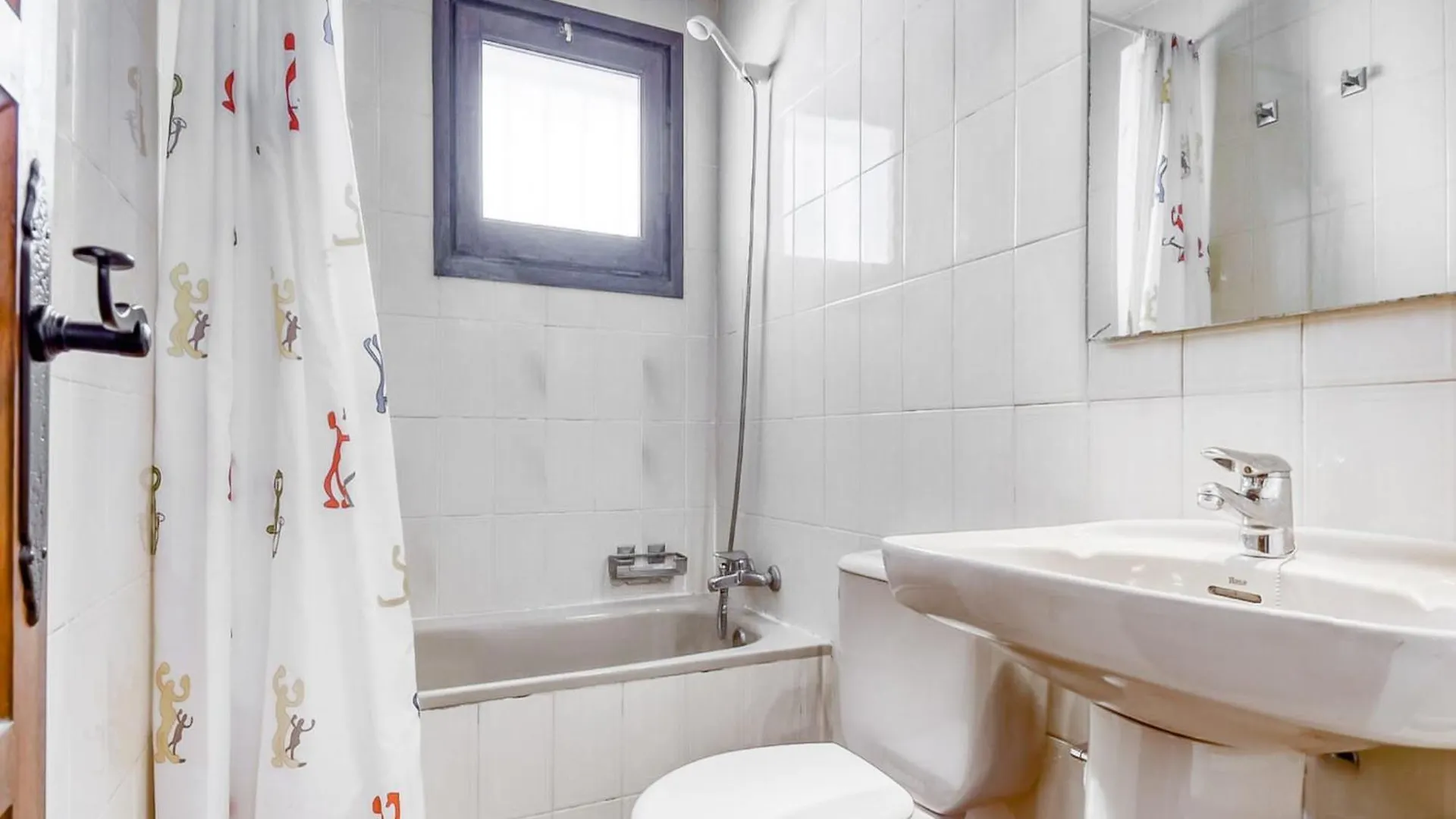 Apartment With View Ρόζες