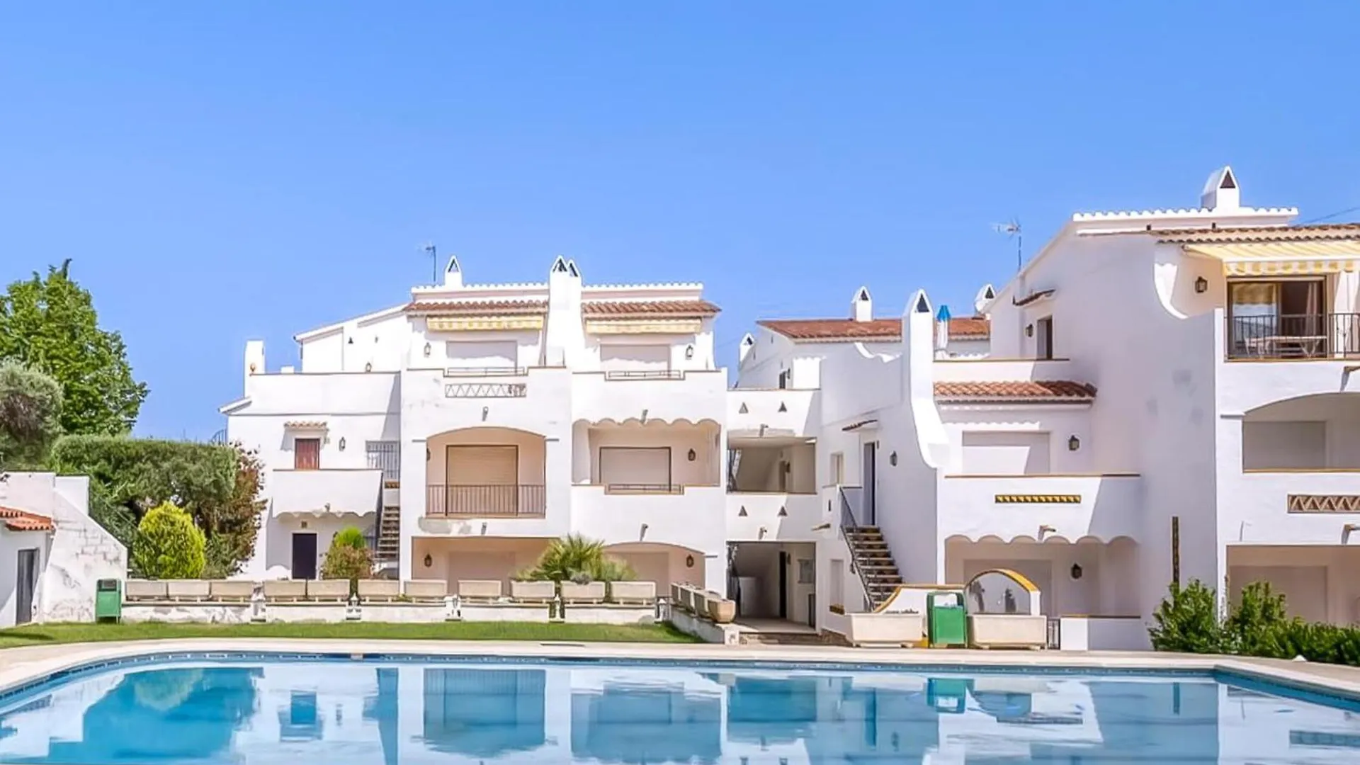 Apartment With View Ρόζες