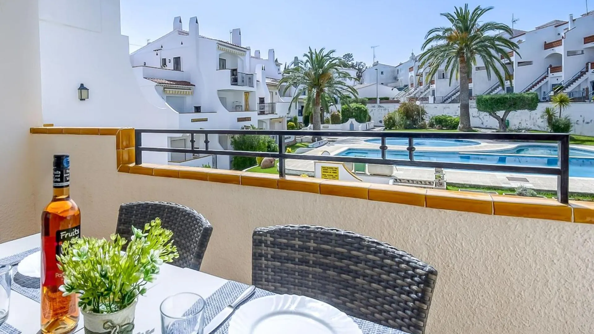 Apartment With View Ρόζες