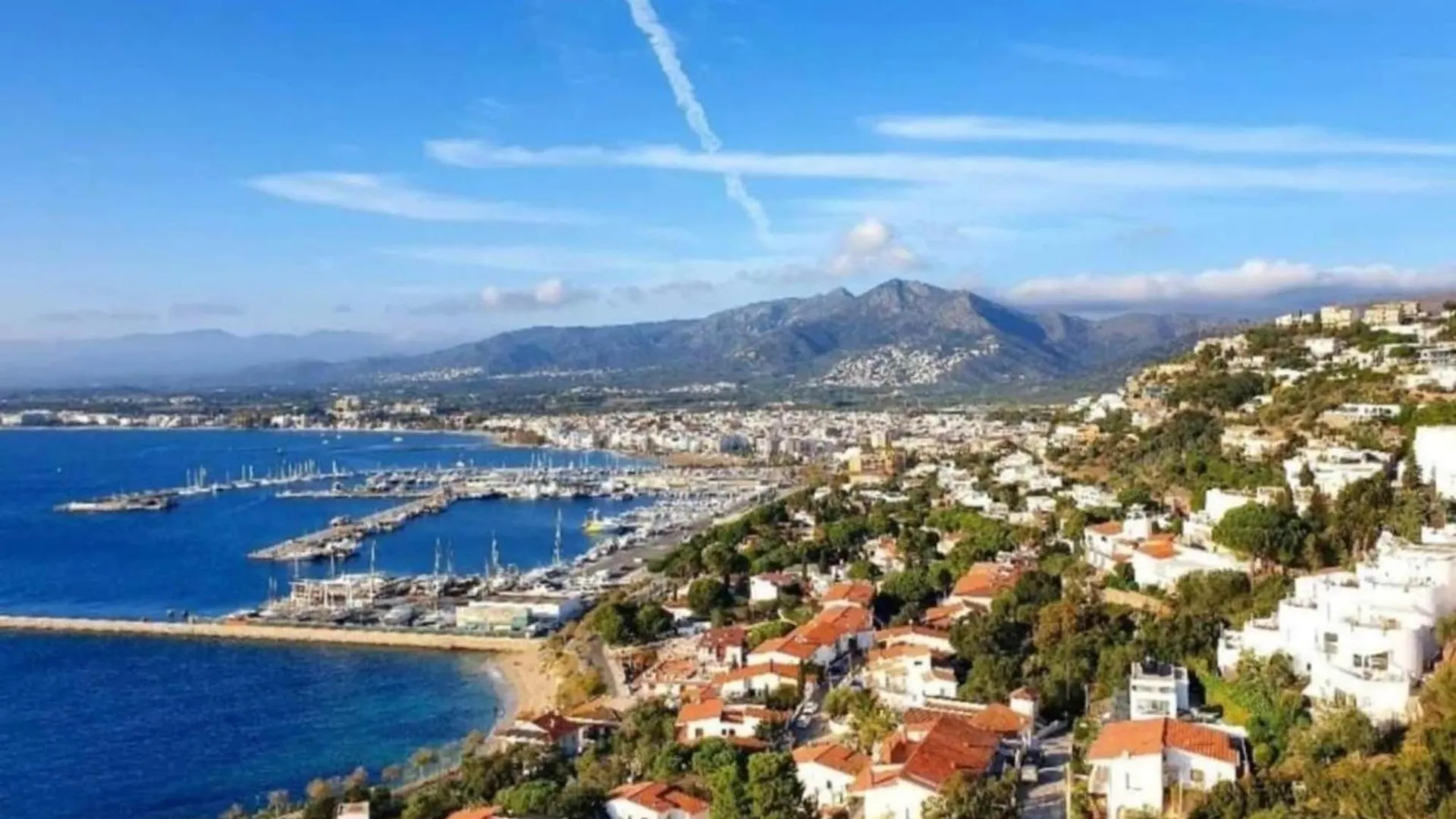 Apartment With View Ρόζες