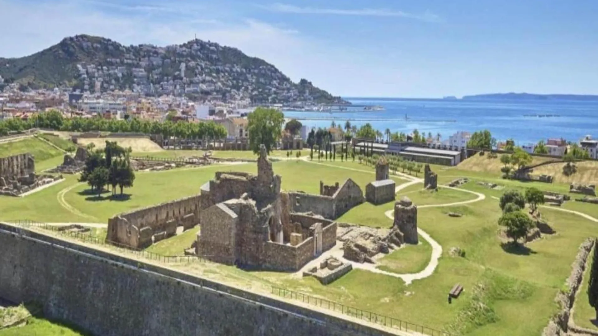 Apartment With View Ρόζες